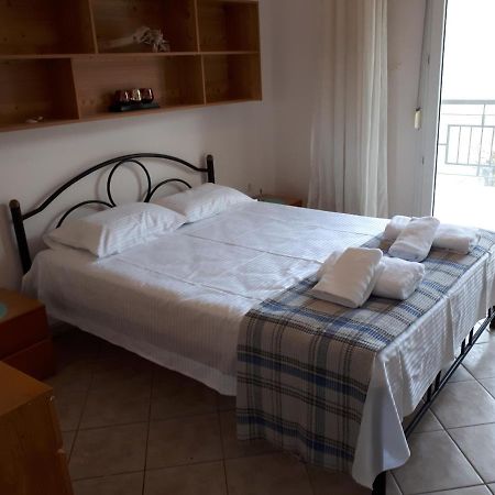 Iraklitsa Bay Apartment Nea Iraklitsa Bagian luar foto
